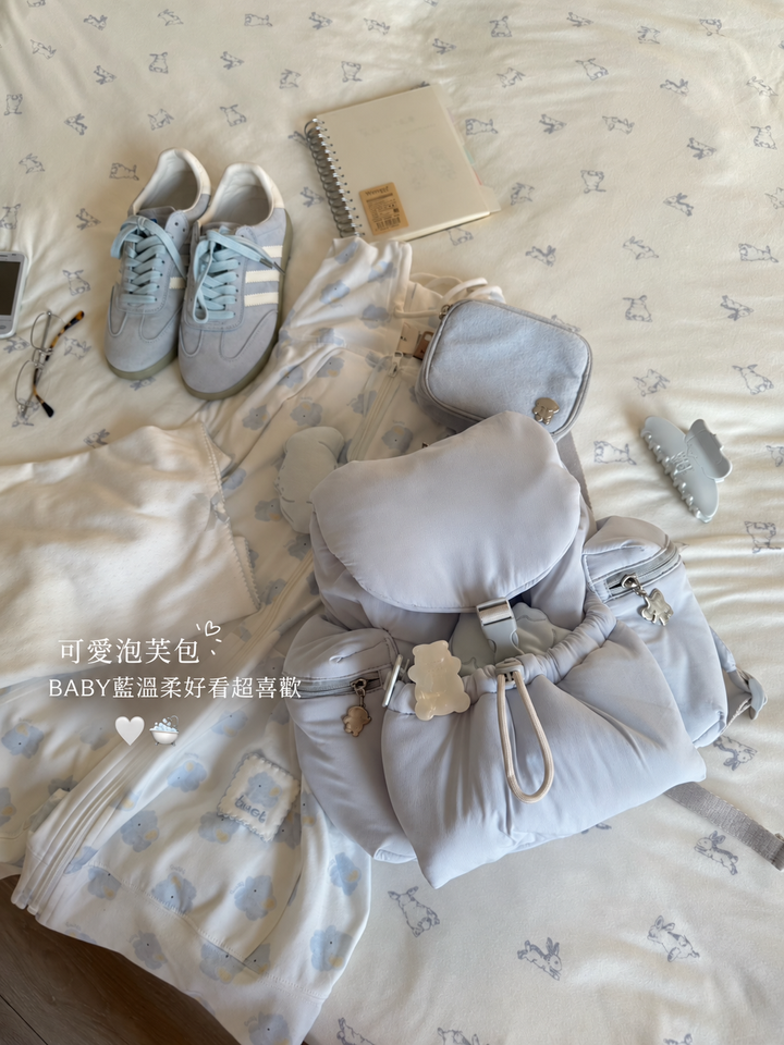 奶油床上的可愛泡芙包