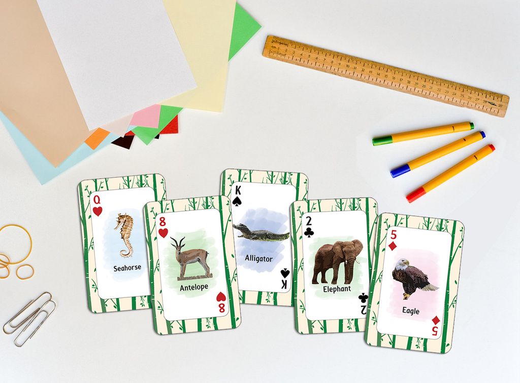 CNSBC4003_zmock up 5_Awesome Wild Animals Playing Cards