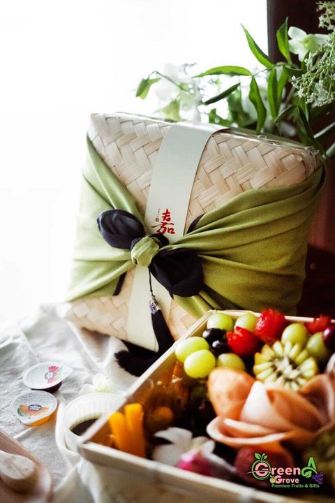 [7] Natural Hand-Woven Bamboo Basket:Bakul Besek c:w Cover + Double-Sided Colour Style Furoshiki Wrap (26*26*10cm) [2]
