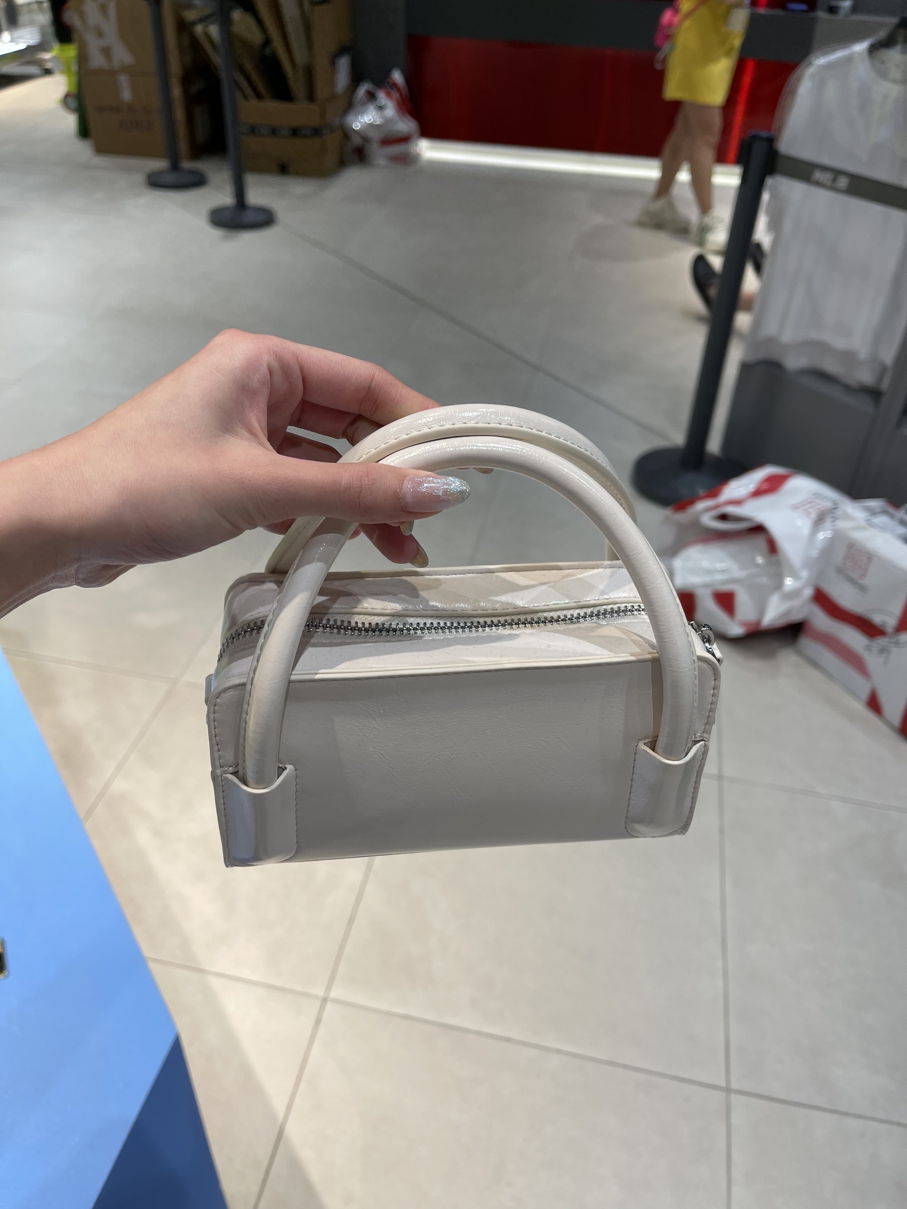 3F495988-8D7C-48A2-BE2E-BBABCC5293E7