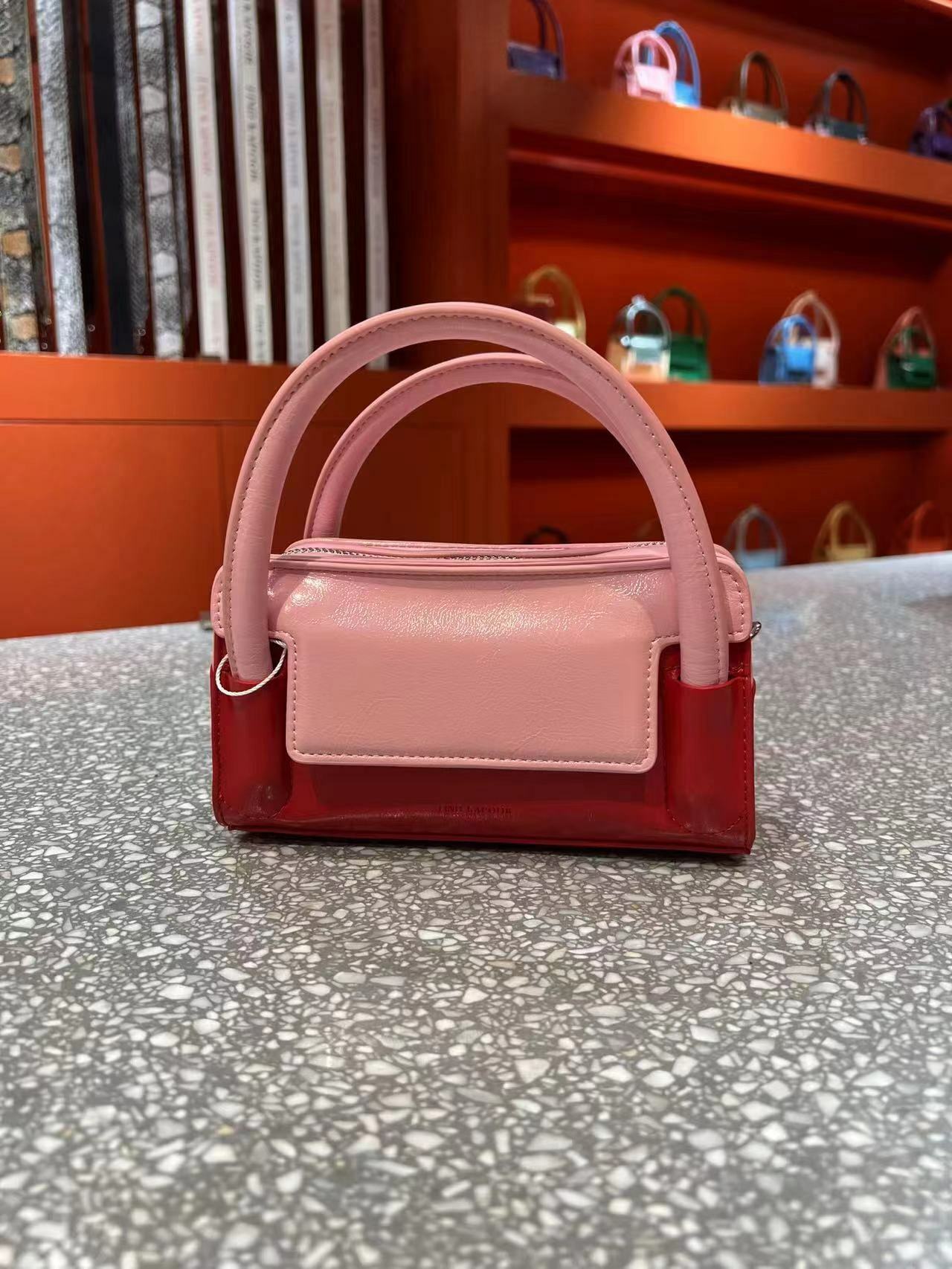 F7E671C2-E004-4DA9-9791-86991EEBD9CE