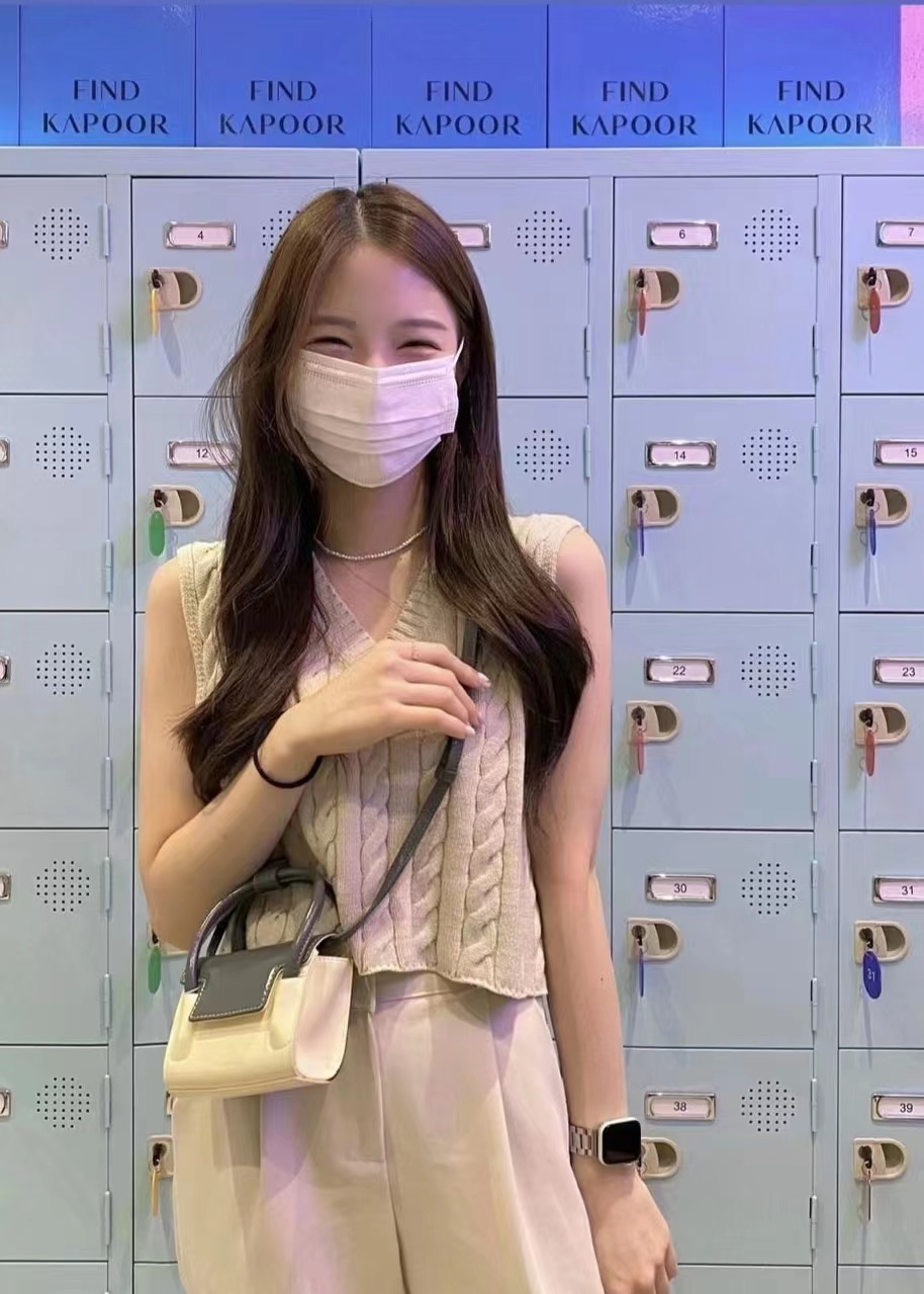 6F4B556B-DA4F-4F1B-85AA-F9C890F4D12B