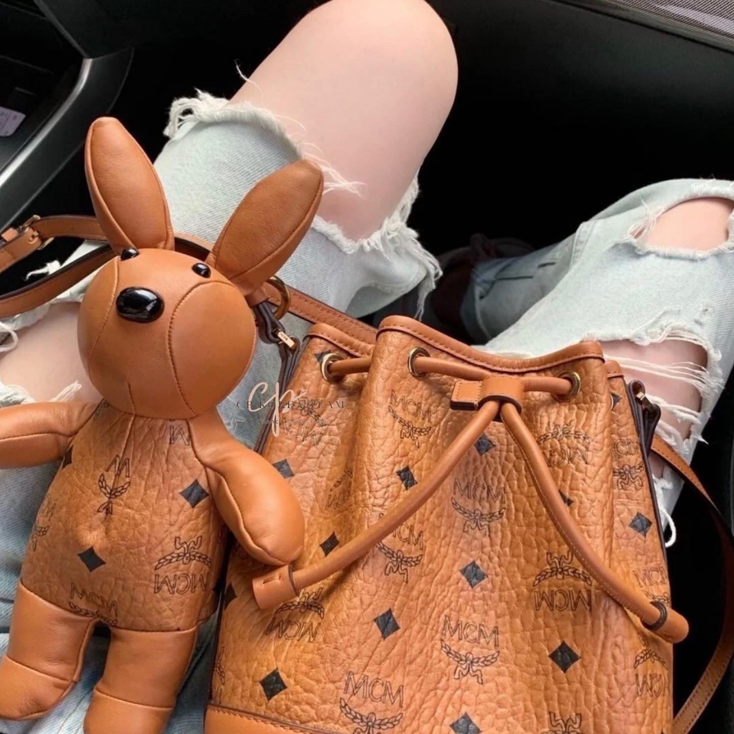 104C0A50-215D-4185-BC33-F2770A48D9A5