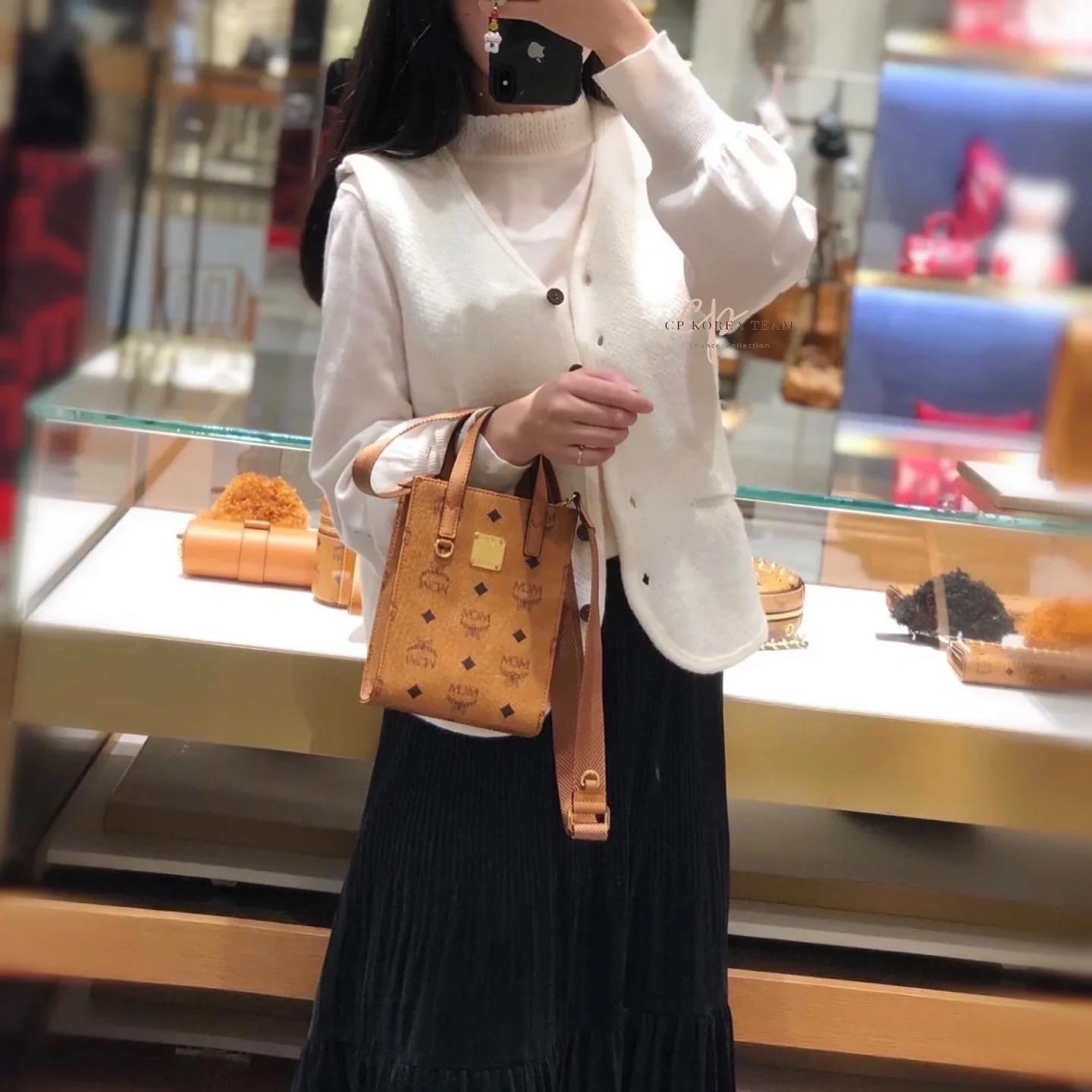 51D6EF1F-60C4-4F32-9AC3-ECA93B94ED04