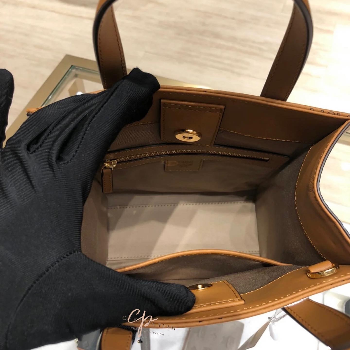 CEC8CA04-2FA8-4E46-8FF8-B9D244A109FF