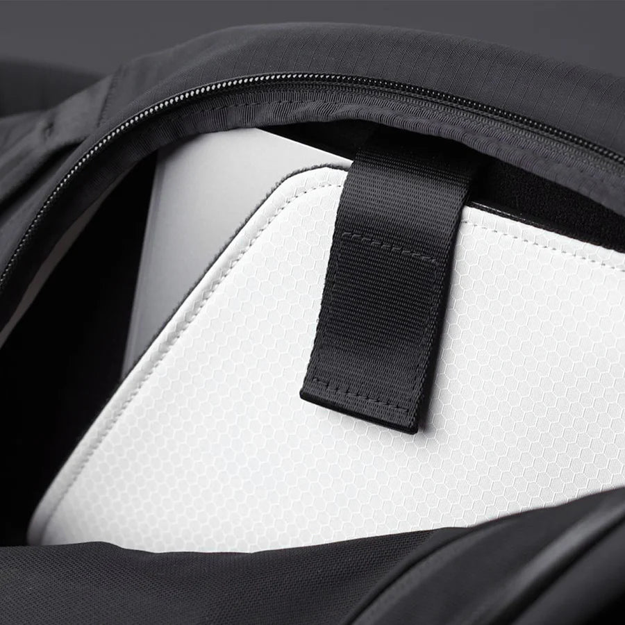 Metro Crossbody 肩背包 7.5L 詳細02