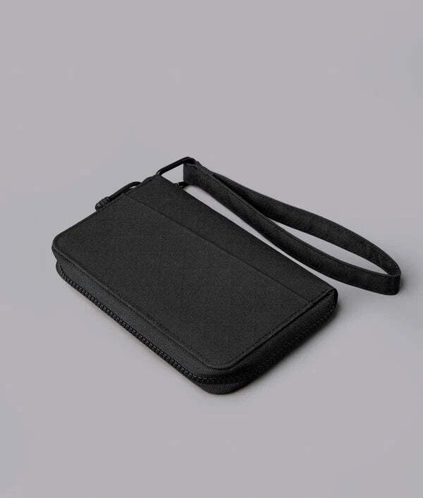 ZipPassportWalletAxogrid300DBlack_0003