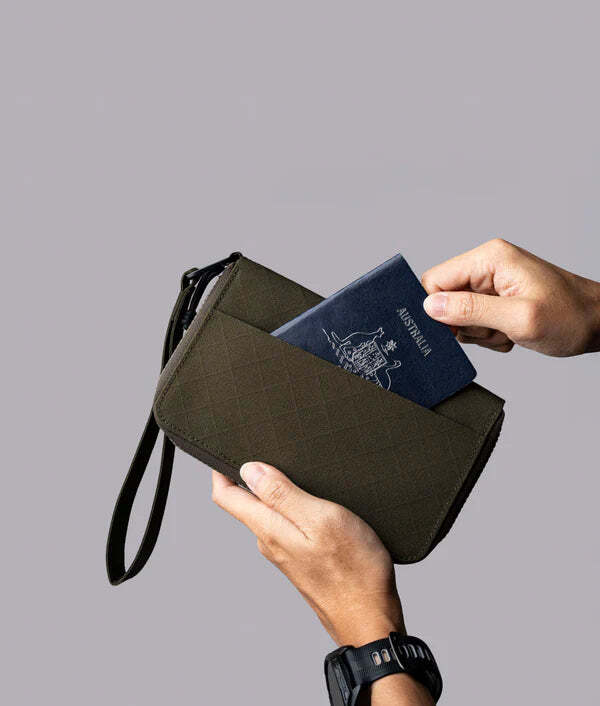 ZipPassportWalletAxogrid300DGreen_0012