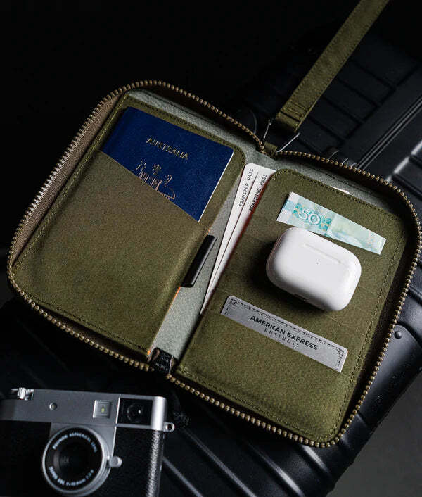 ZipPassportWallet-Axogrid300DArmyGreen