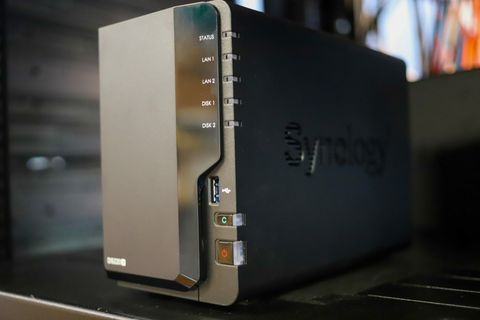 storagereview-synology-diskation-9s220-lifestyle-right