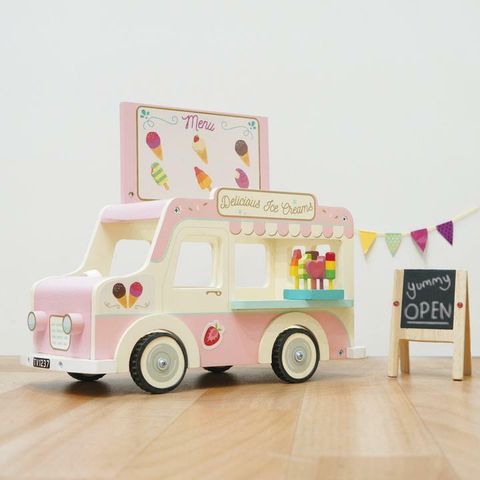 ME083-Dolly-Ice-Cream-Van-Menu-Summer-Play_720x720 5.jpg