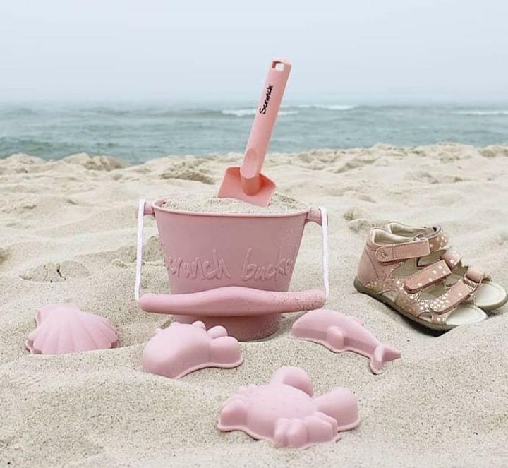 Sand-Moulds-Bucket-Spade-Lifestyle-1-min.jpeg