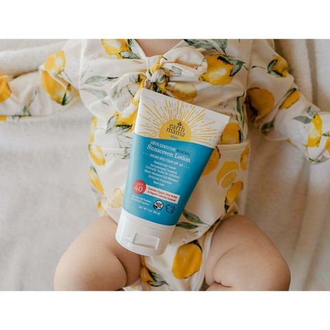 10-425_sunscreen_kids_uber_spf40_lifestyle4_rec_web_1800x1800