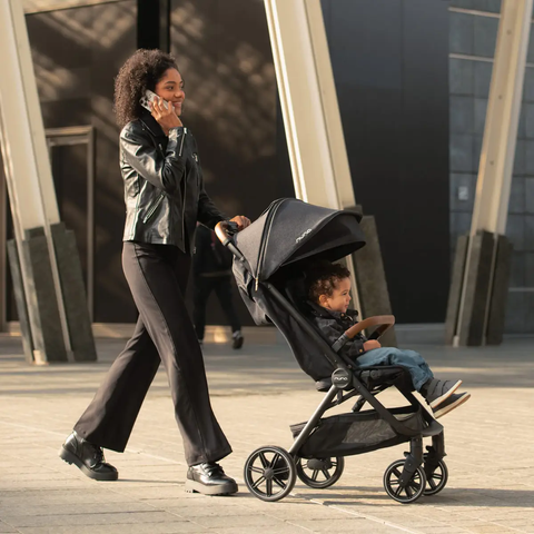 m_US_TRVL-lx_celebration-stroll (1)
