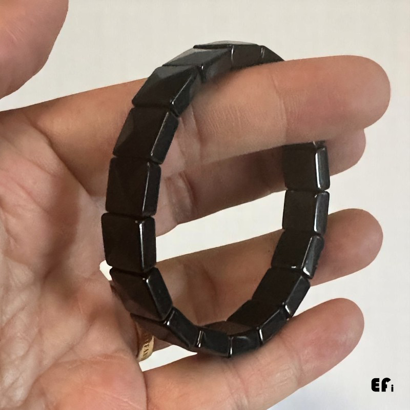 黑曜石百科｜天然火山玻璃完整指南｜種類、功效、真假、挑選與保養