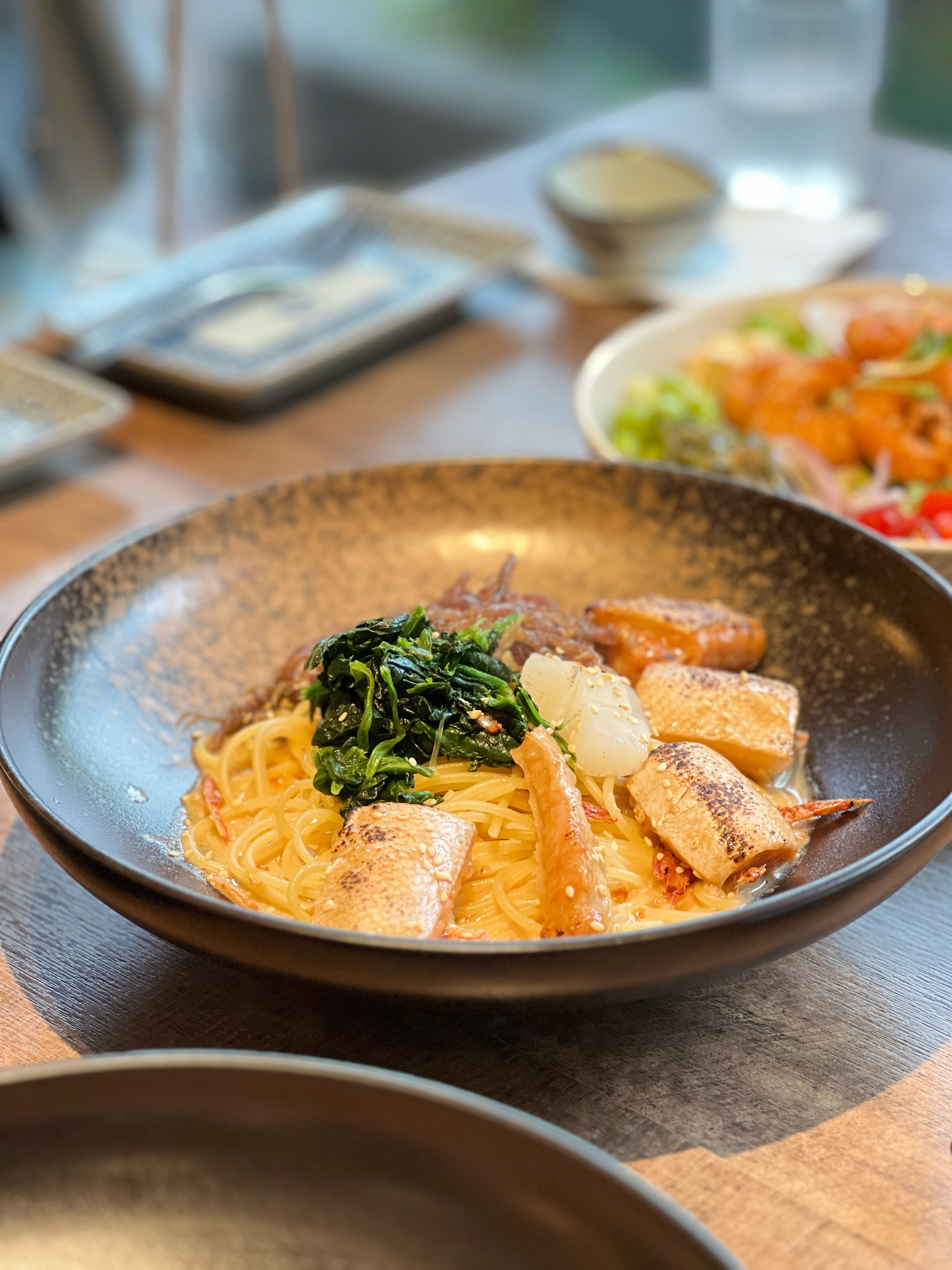 鮭魚肚豆乳麵