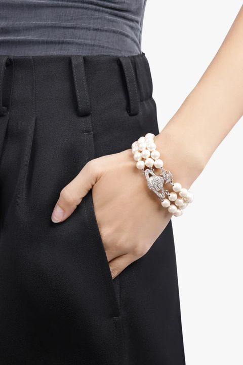 AW25_VIVIENNEWESTWOOD_GraziellaThreeRowPearlBracelet_White_Silver_mo_f1_3511