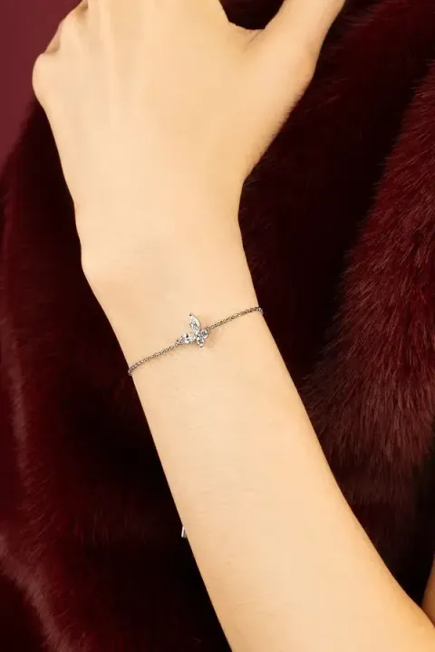02-WB4778OX-APM-Monaco-Papillon-Bracelet-Worn