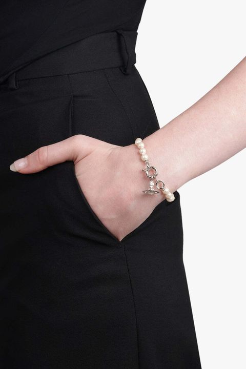 SS25_VIVIENNEWESTWOOD_AleksaPearlBracelet_White_Silver (1)