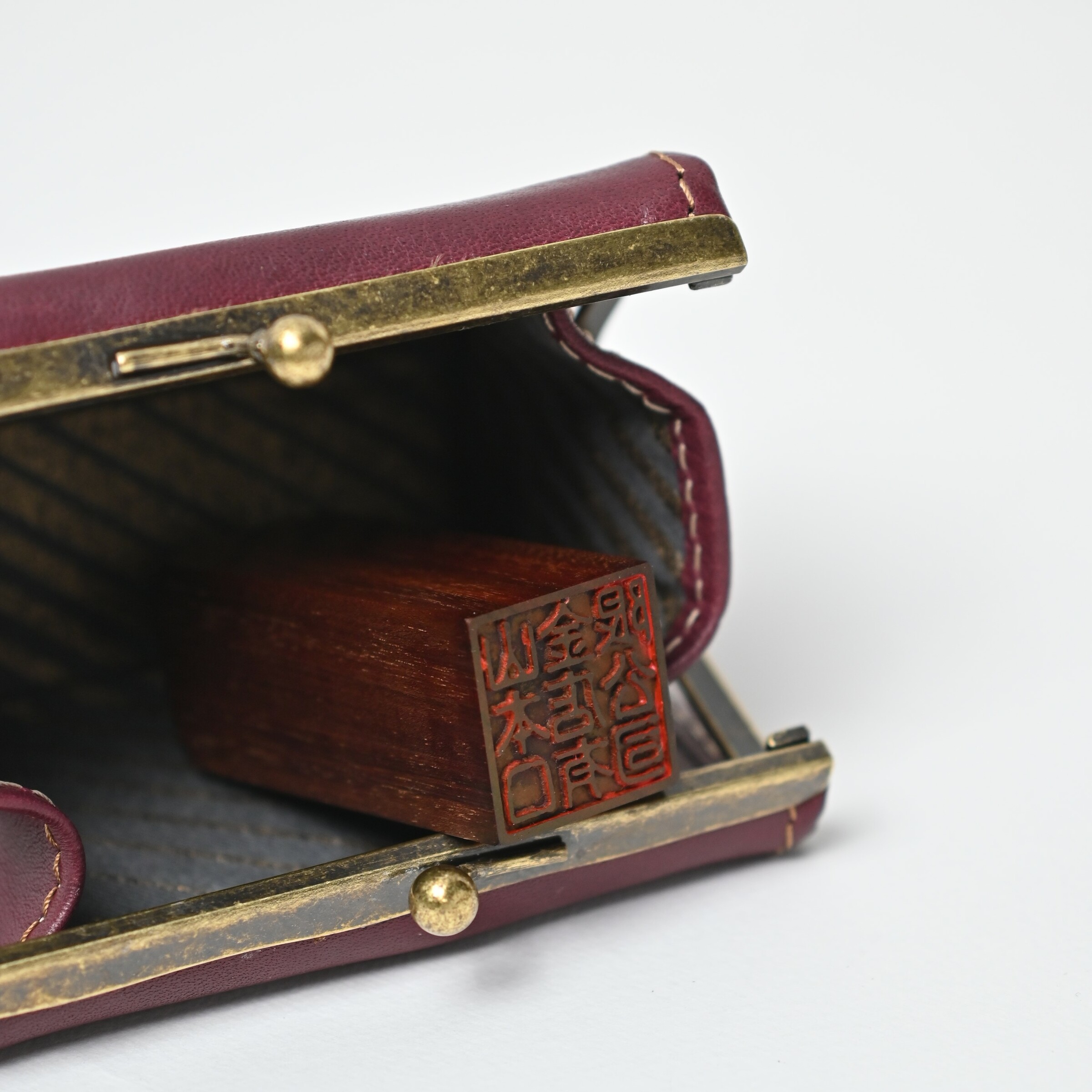 口金盒- 蘇芳紅CARRYING CASE - Maroon – 山本口金店Yamamoto Leather