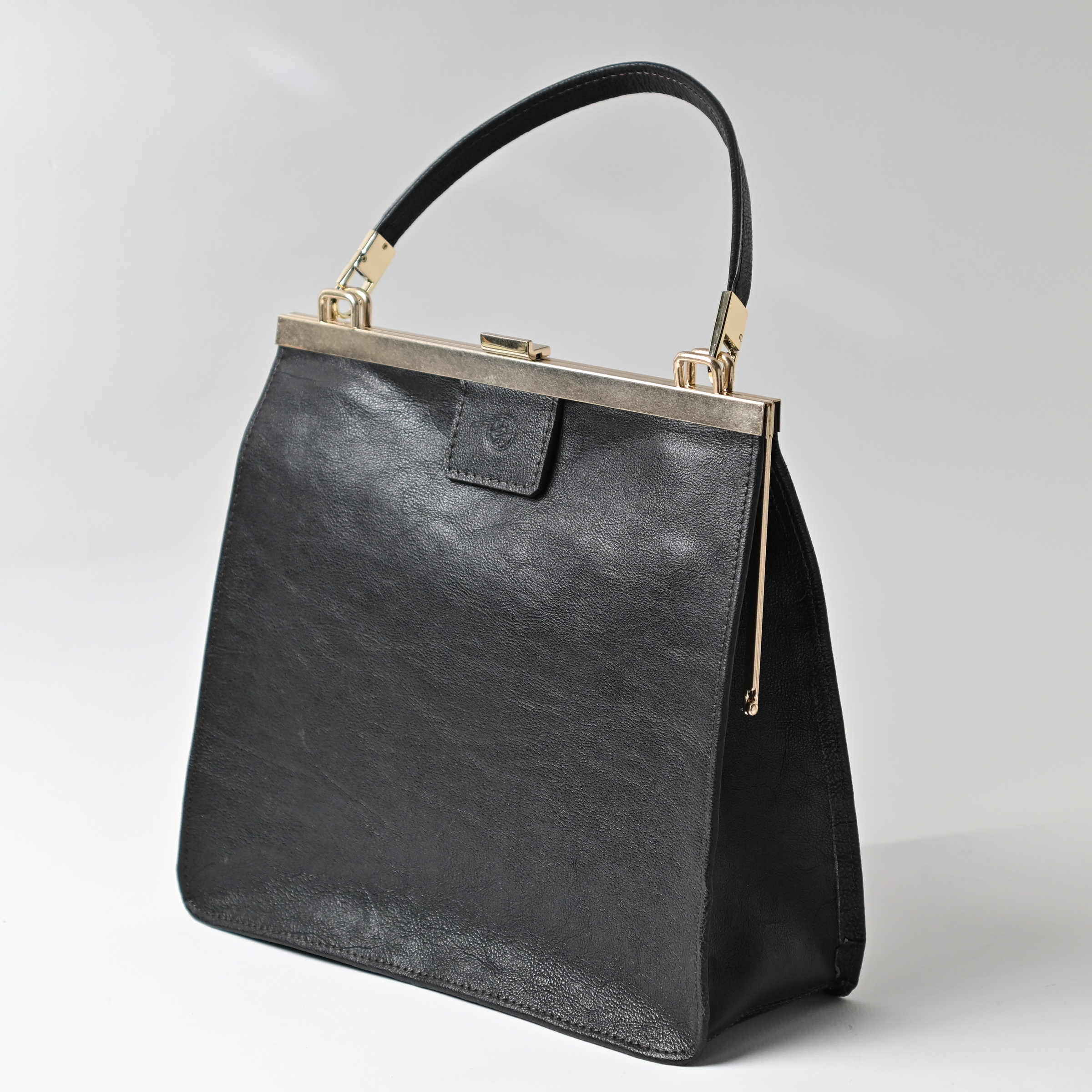 口金大方包- 墨色CLASP BUSINESS BAG - Ink – 山本口金店Yamamoto Leather