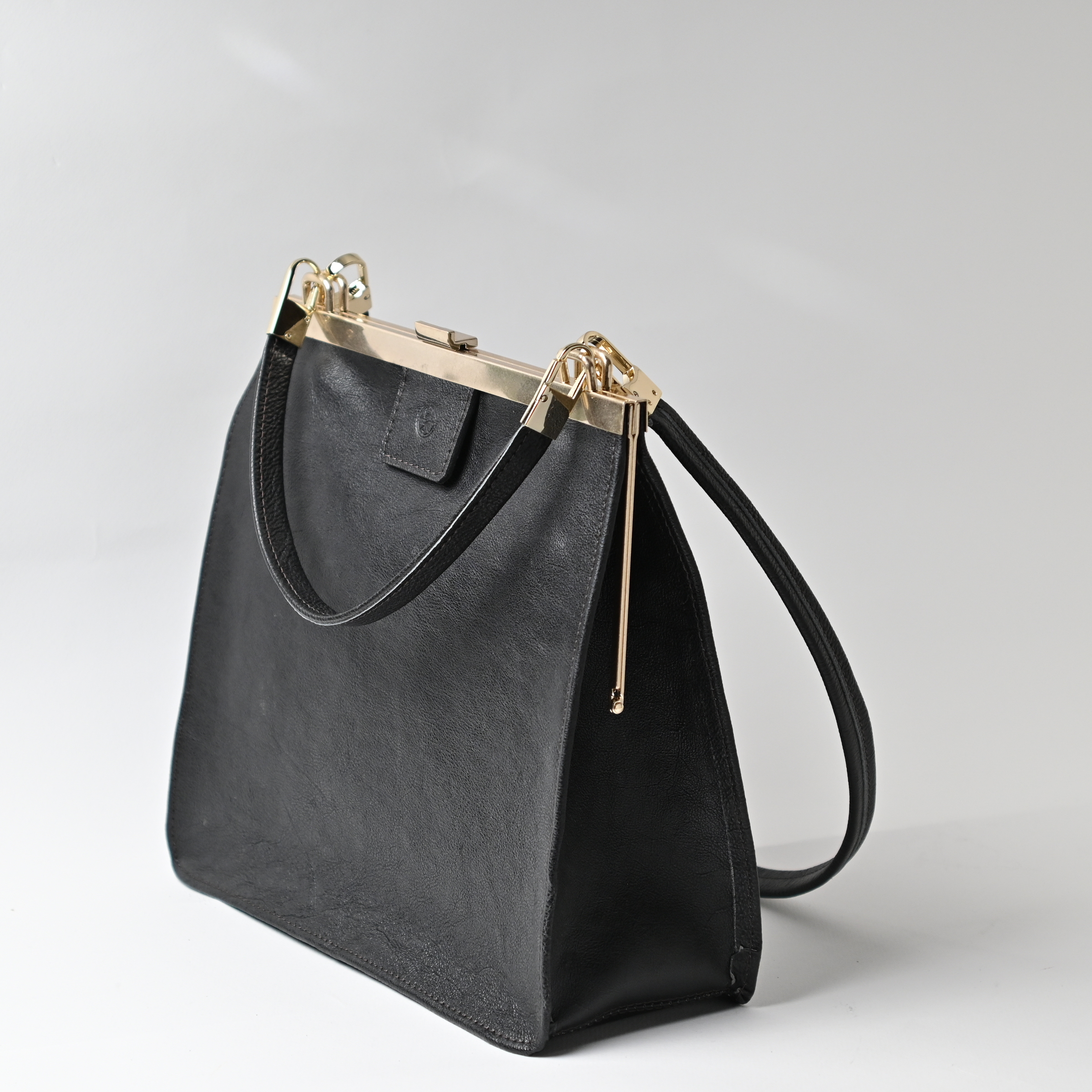 口金大方包- 墨色CLASP BUSINESS BAG - Ink – 山本口金店Yamamoto Leather