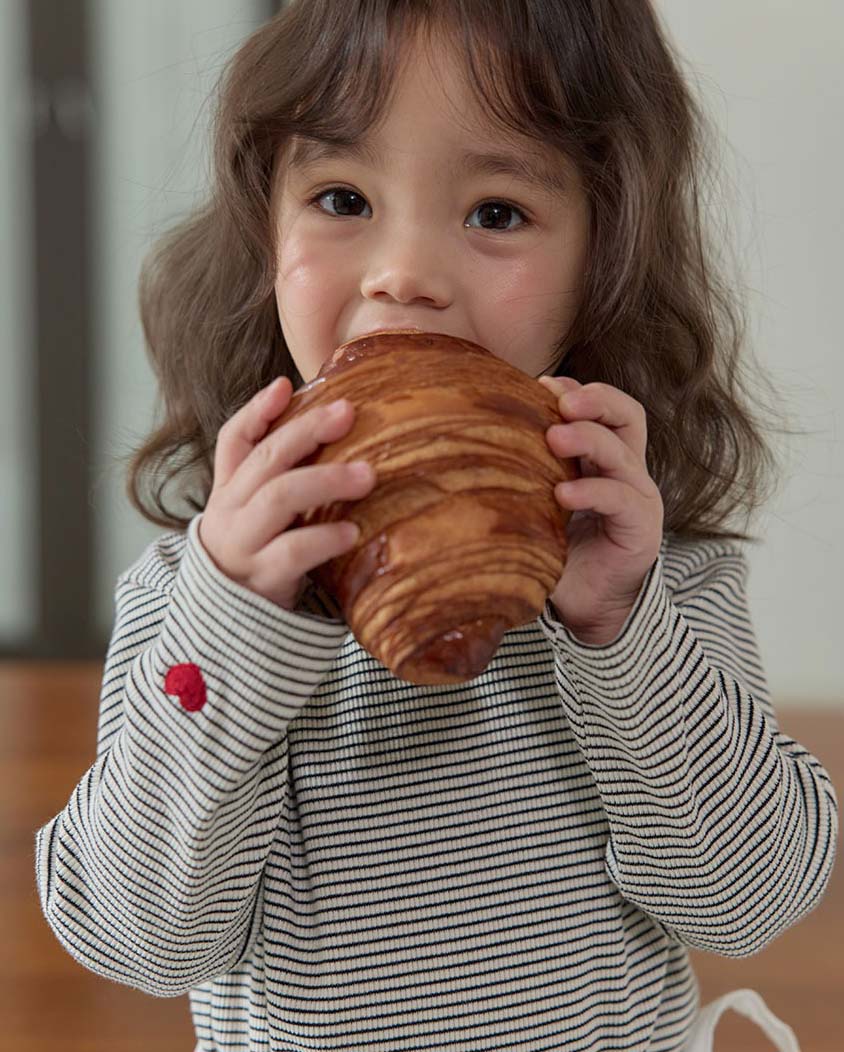 BEBOLIEN愛心刺繡條紋上衣 11