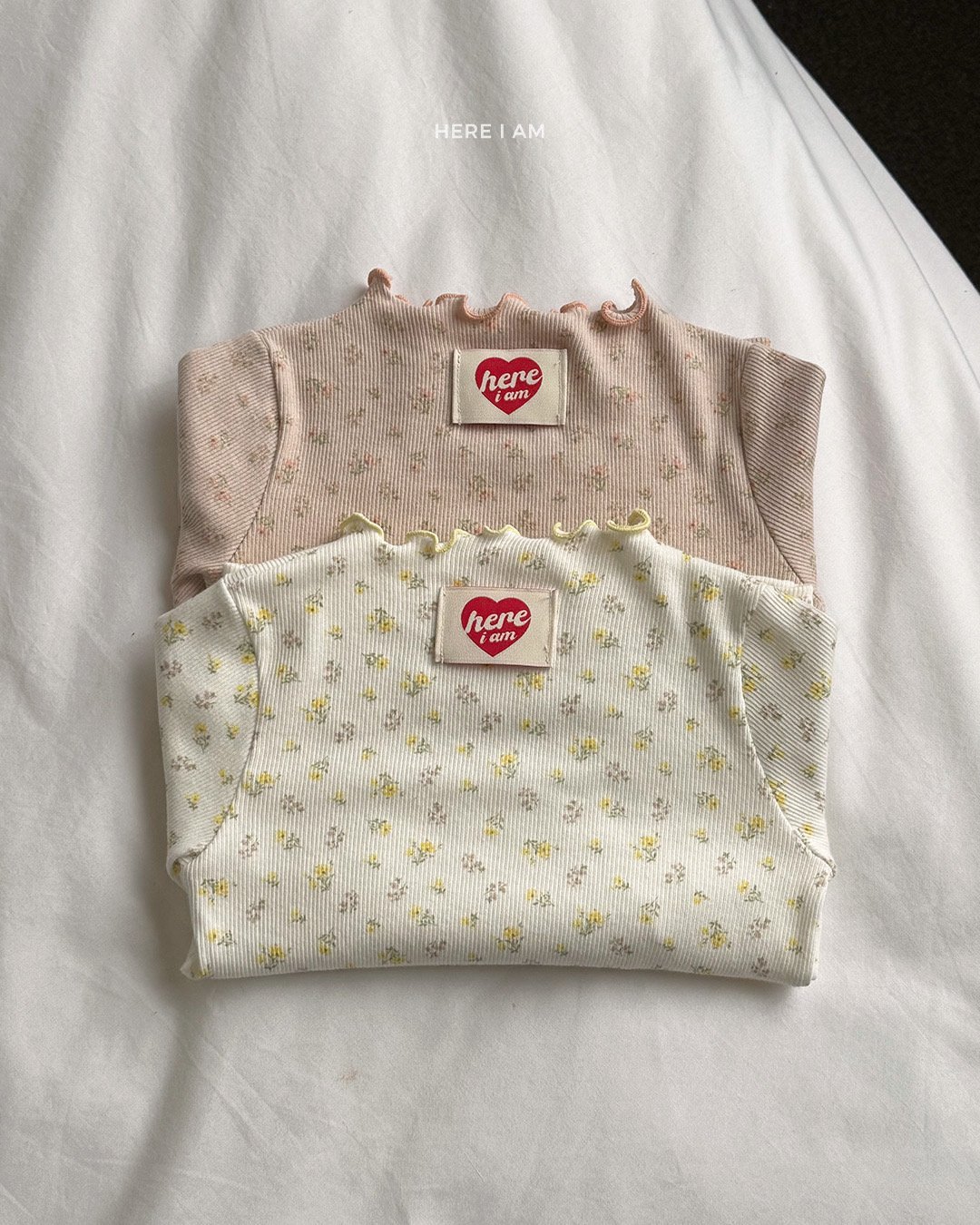 here i am 碎花木耳邊上衣 07