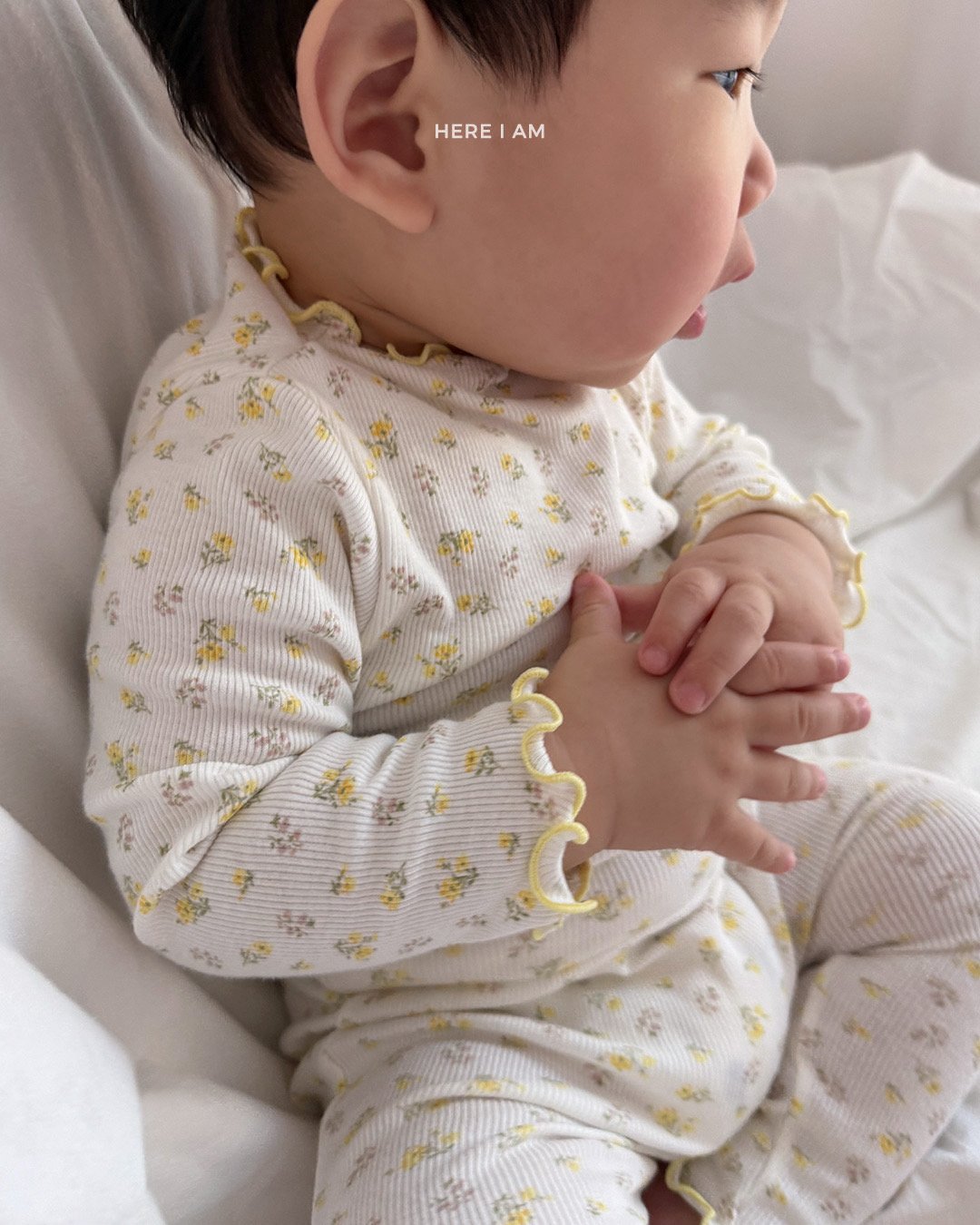 here i am 碎花木耳邊上衣 08