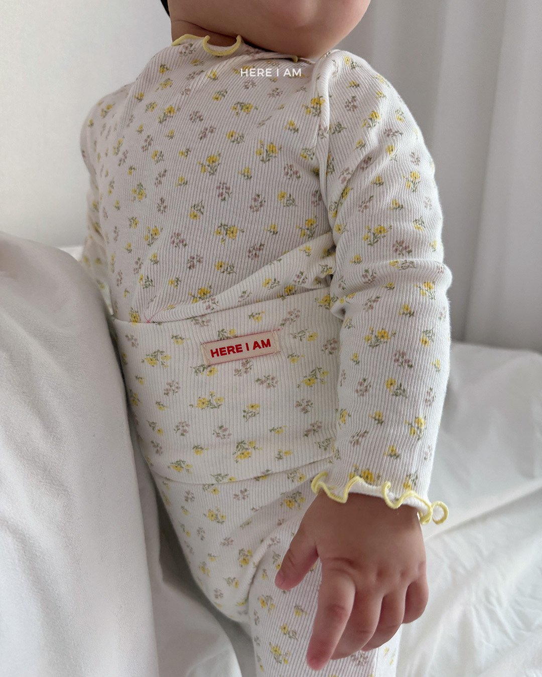 here i am 碎花木耳邊上衣 09