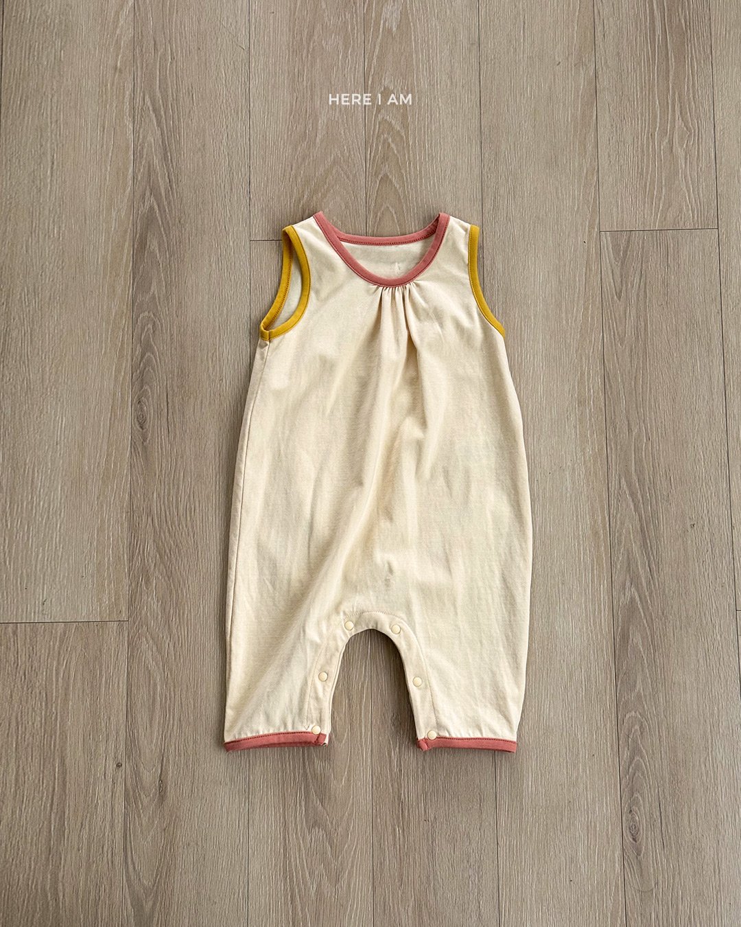 here i am 撞色連身防踢背心 03