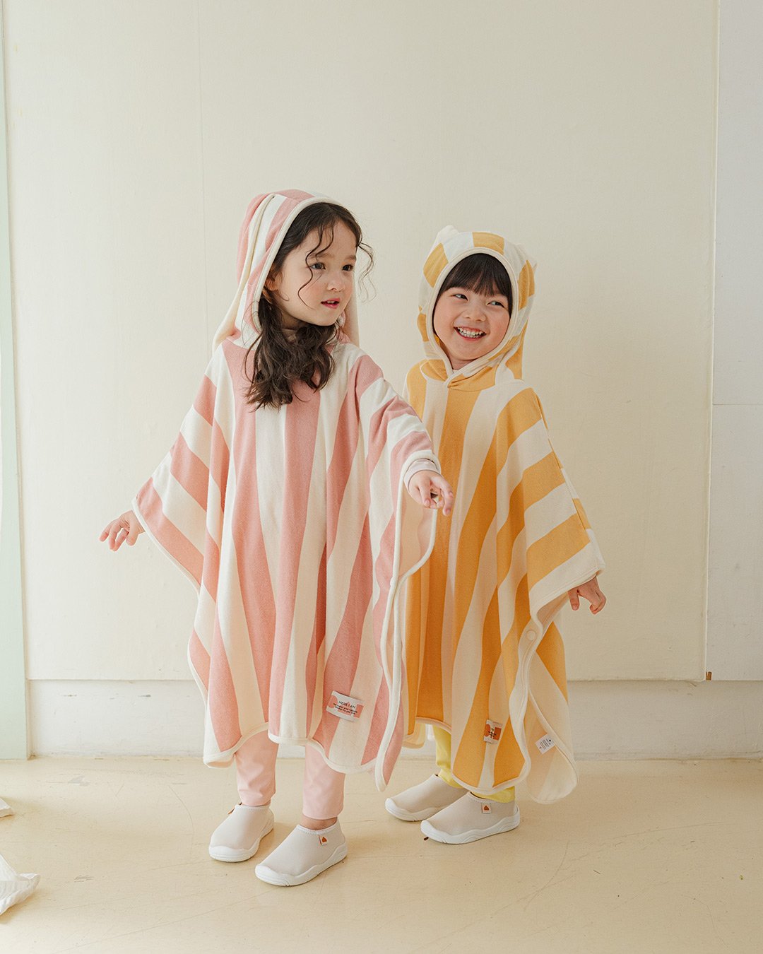 here i am 粗條文連帽毛巾披風 02