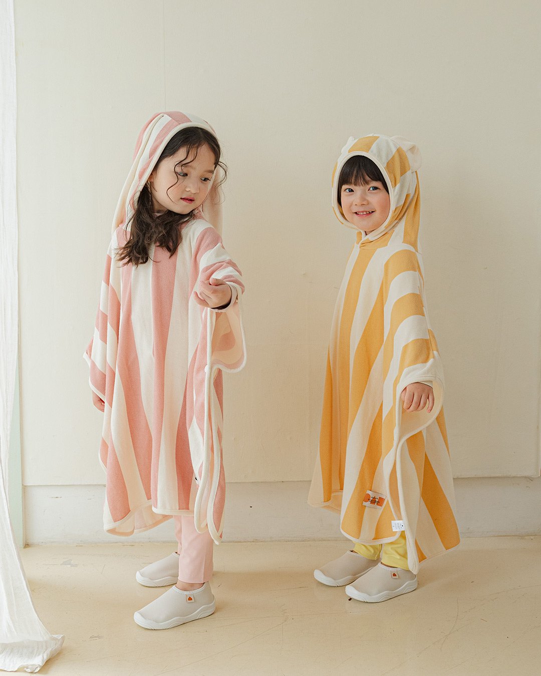 here i am 粗條文連帽毛巾披風 04