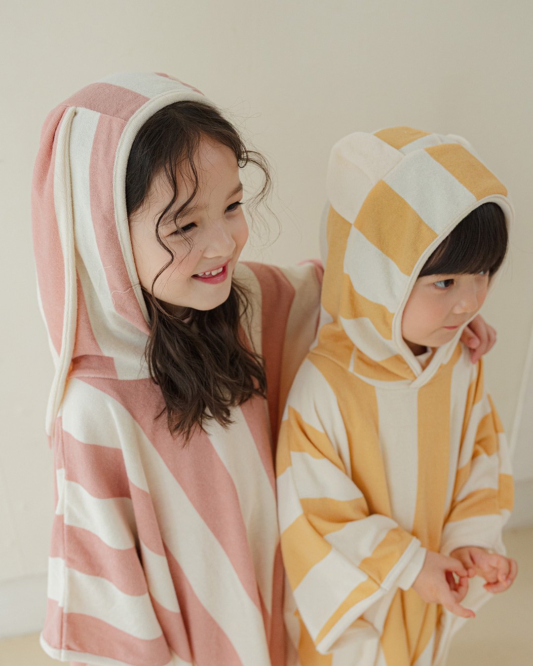 here i am 粗條文連帽毛巾披風 09