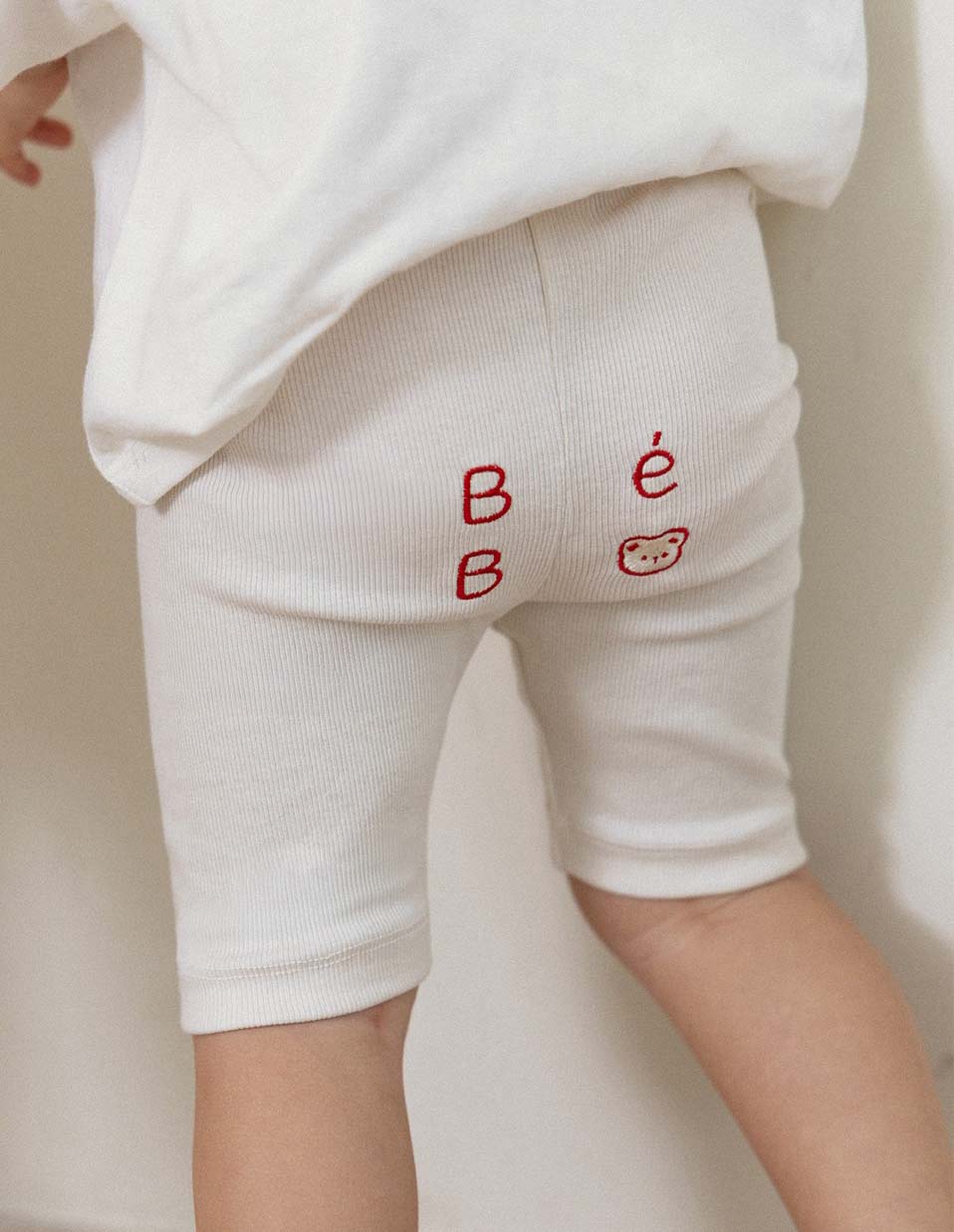 BEBOLIEN 字母小熊刺繡短褲 01