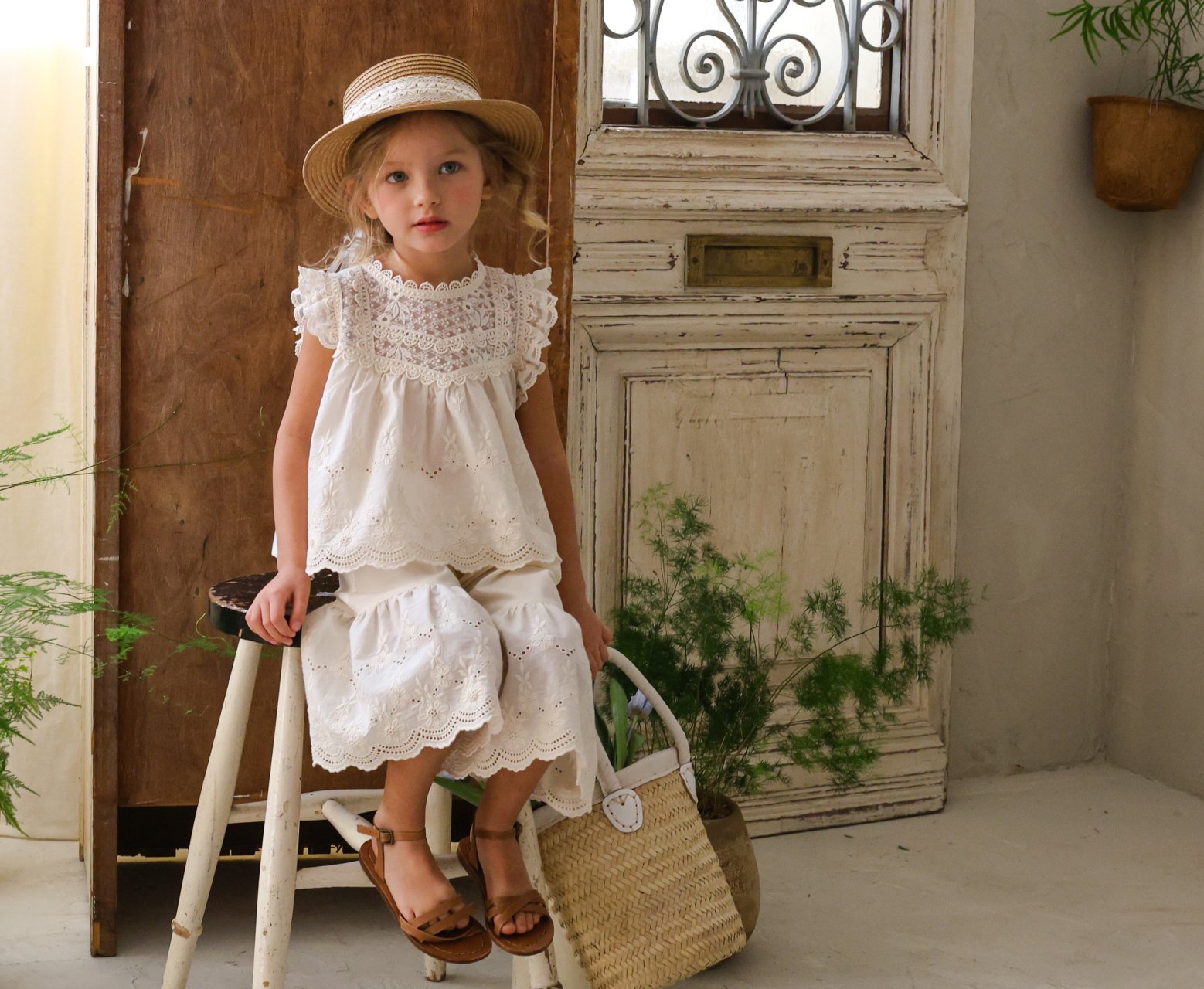 puellaFLO MIO蕾絲傘擺無袖上衣 02