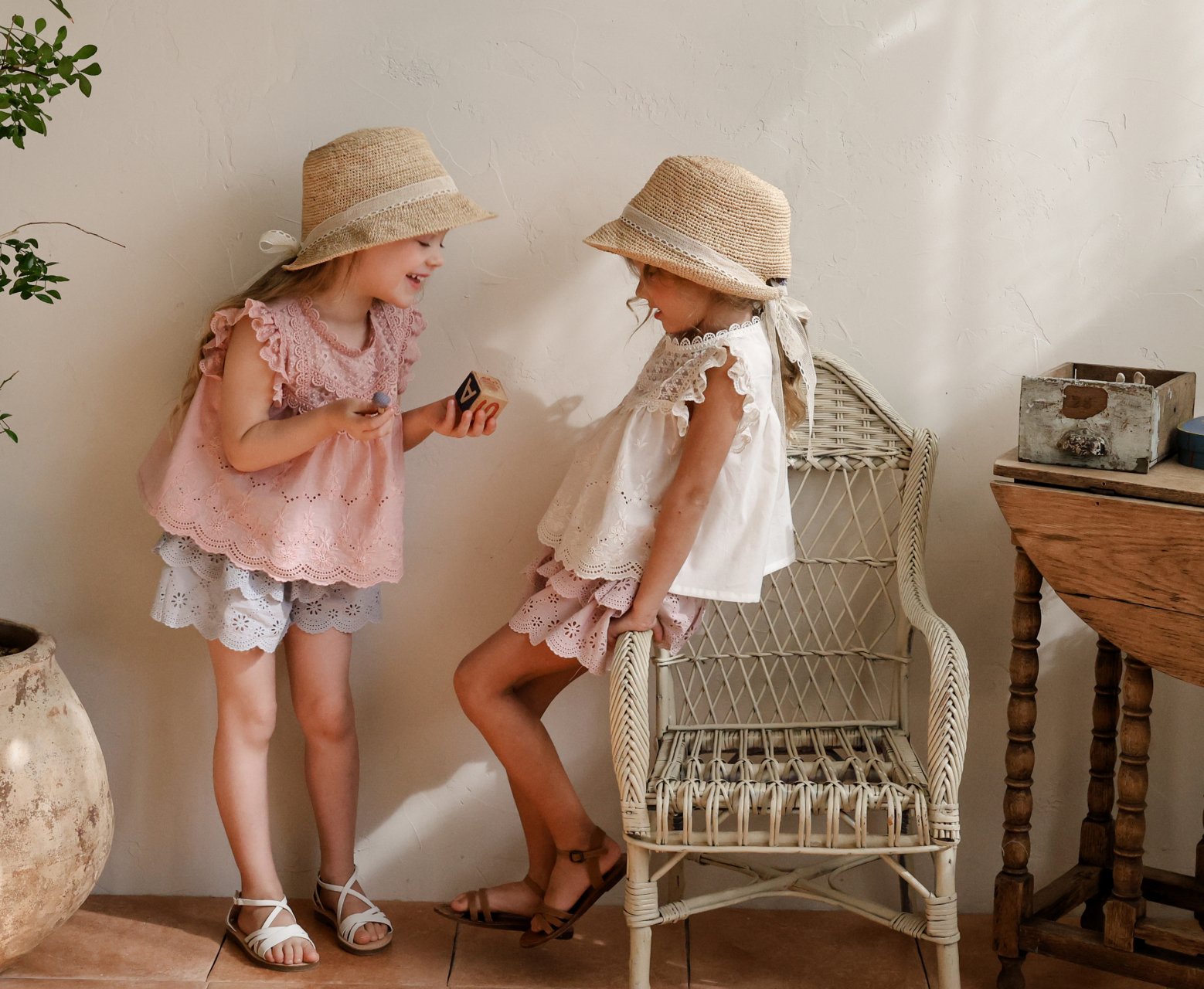 puellaFLO MIO蕾絲傘擺無袖上衣 09