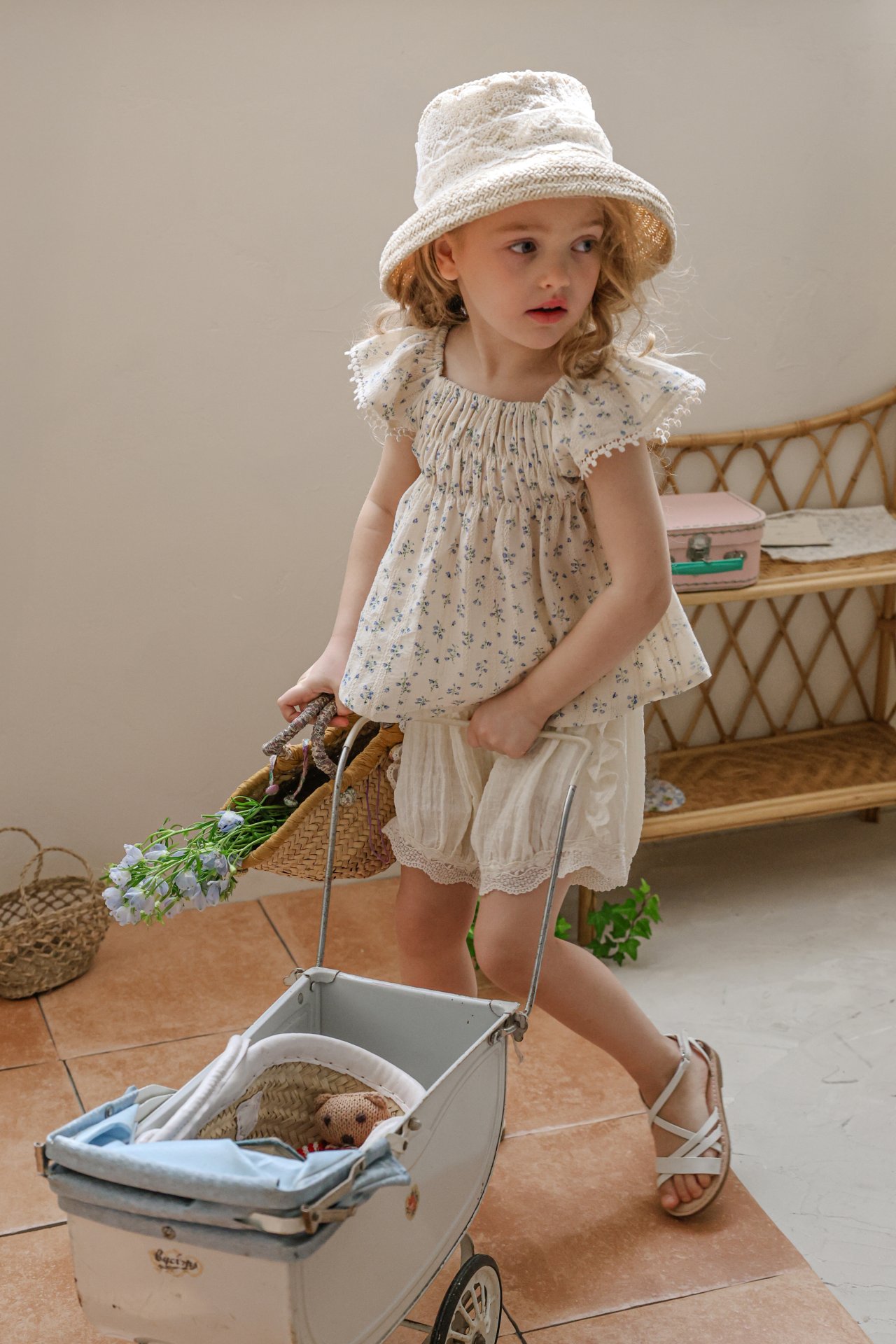 puellaFLO Shio碎花抓皺飛袖上衣 13