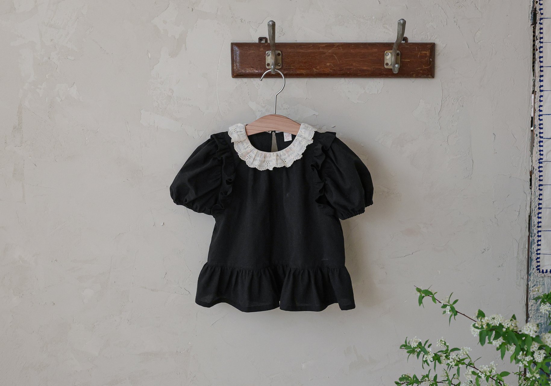 puellaFLO Renne蕾絲領蓬袖上衣 15