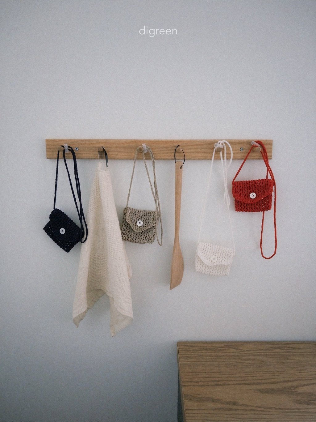 digreen bono bag 鏤空針織斜背小廢包 01