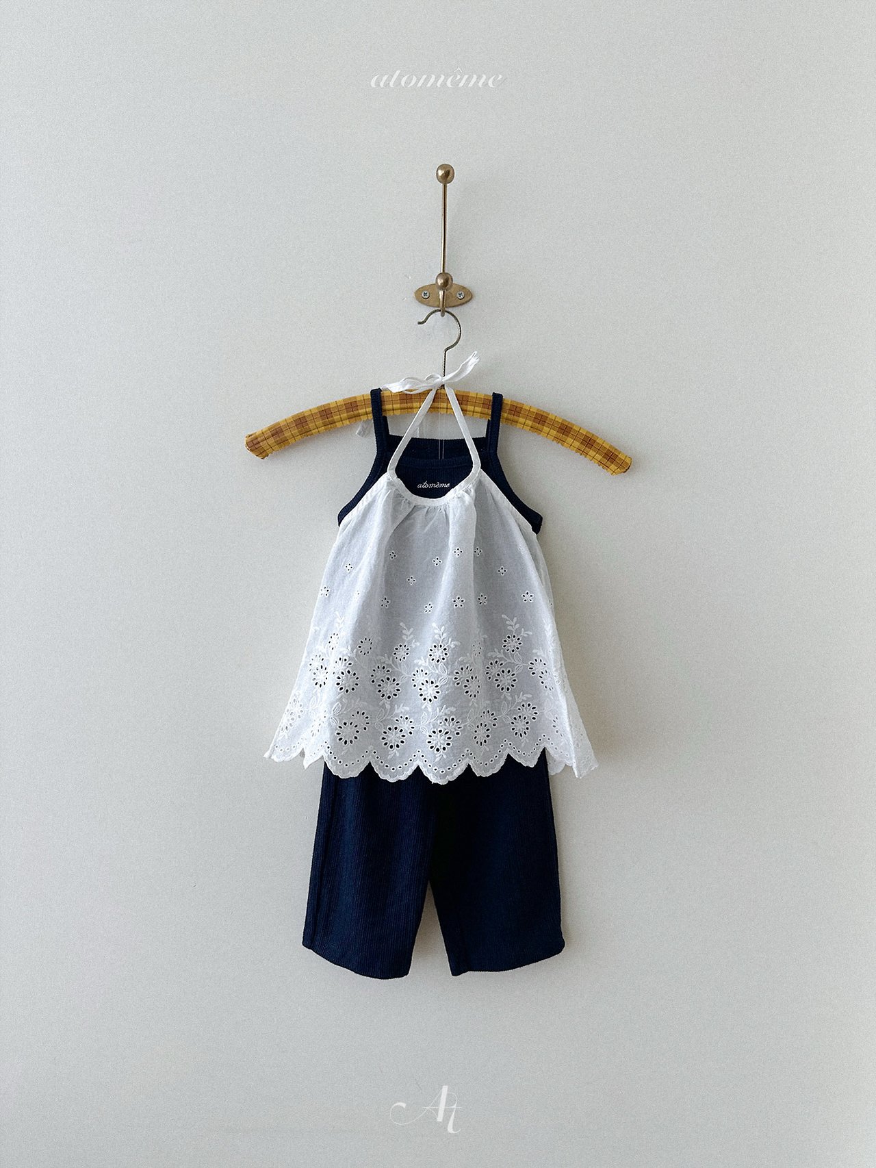 atomeme品牌刺繡洞洞背心 09