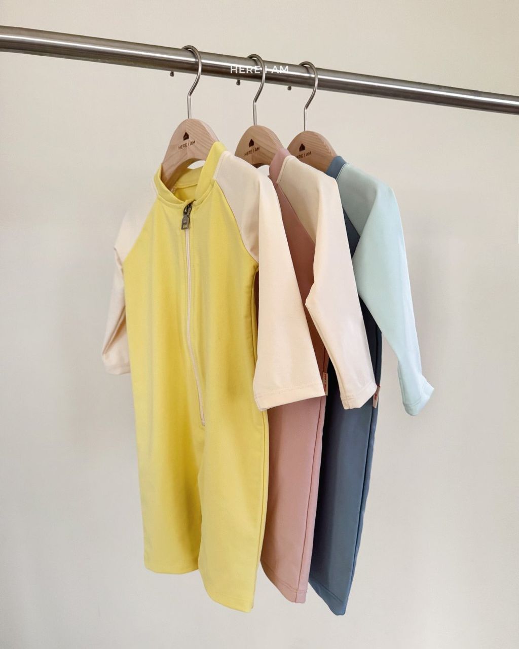 here i am 拉鍊連身防曬泳裝 02