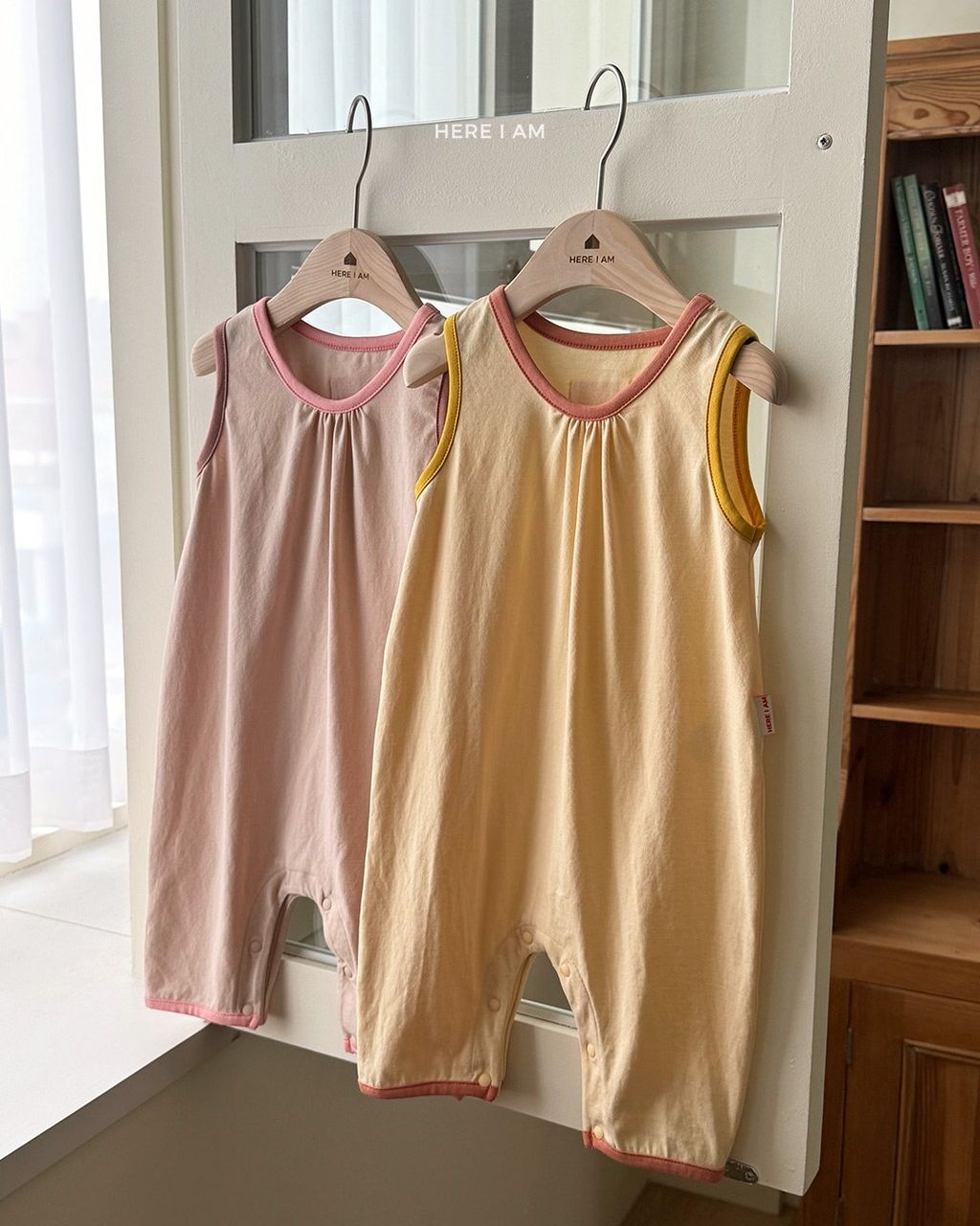 here i am 撞色連身防踢背心 06