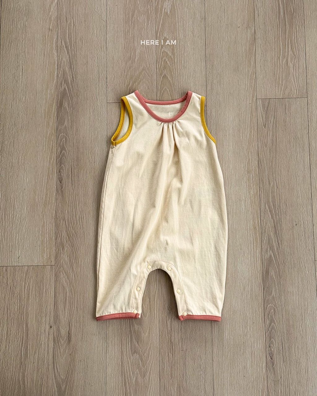 here i am 撞色連身防踢背心 03