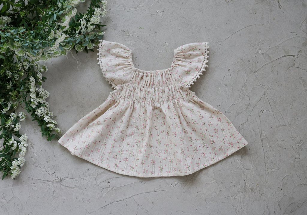 puellaFLO Shio碎花抓皺飛袖上衣 11