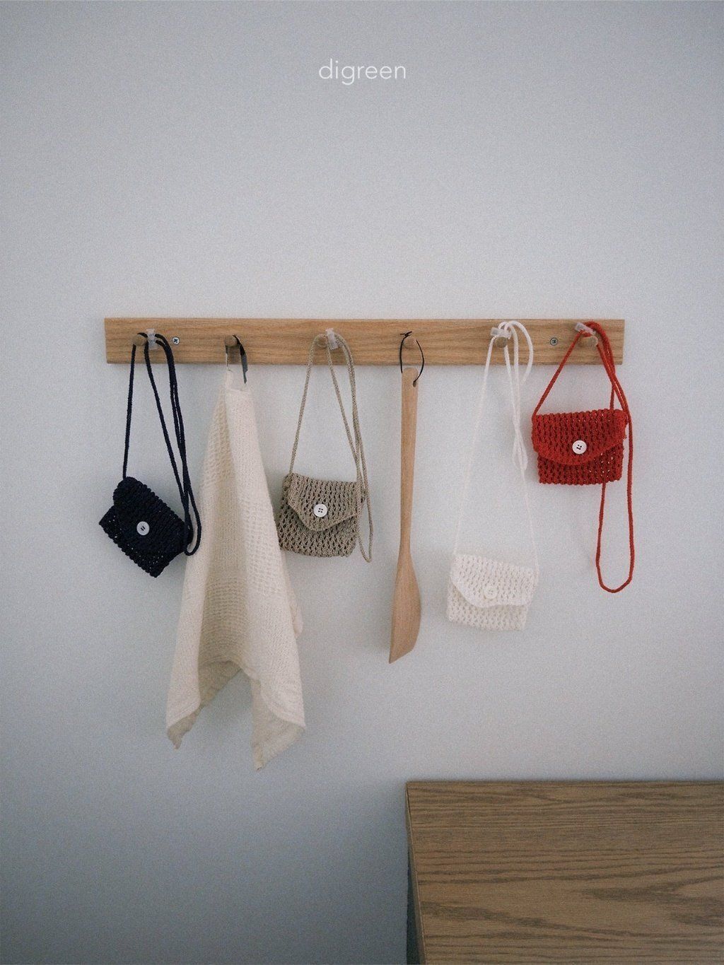 digreen bono bag 鏤空針織斜背小廢包 01