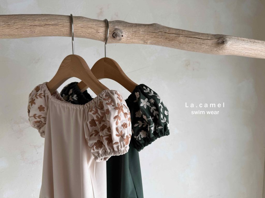 LACAMEL花朵刺繡蓬袖泳裝 02