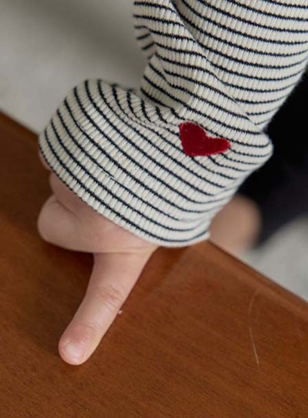 BEBOLIEN愛心刺繡條紋上衣 08