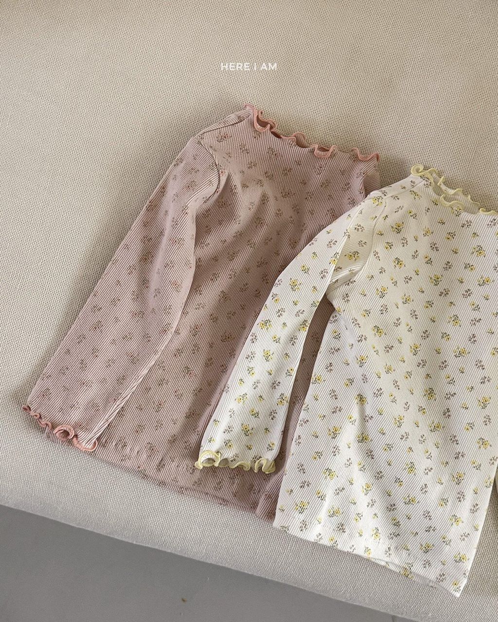 here i am 碎花木耳邊上衣 02