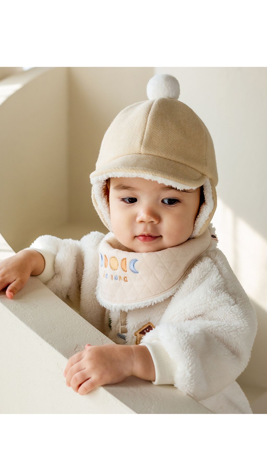 lunadesnowbananabib_01